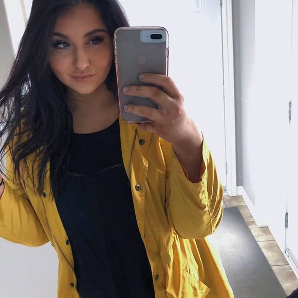 Meet your Posher, Jessica - Picture 1 of 1